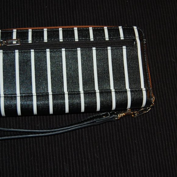 Guess Black & White Striped Wristlet  W/ Multiple Pockets  8 1/2" x 4 1/2" - Picture 7 of 14